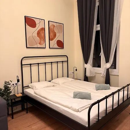 Puskas10 Brand New Modern Cozy With Park View