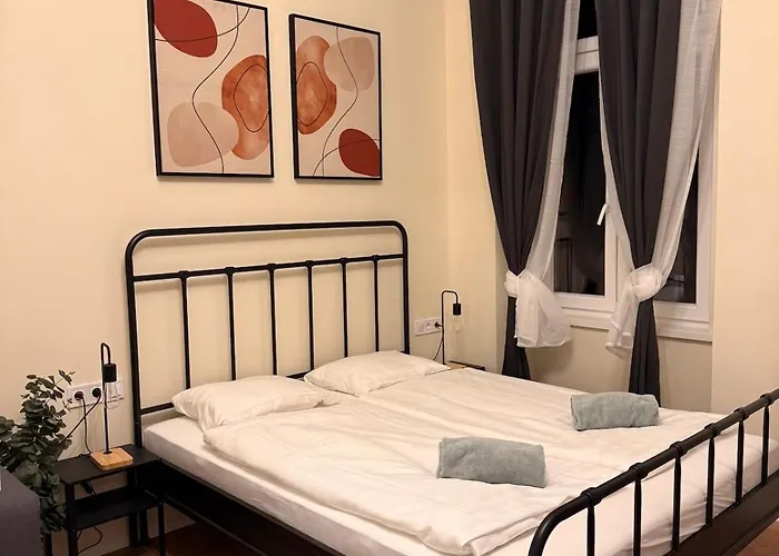 Puskas10 Brand New Modern Cozy With Park View